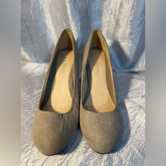 CL by Laundry Nanette tan suede heels 9 - Picture 4 of 7